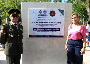 Reconocen bicentenario del Colegio Militar con el nombramiento de avenida en Playa del Carmen