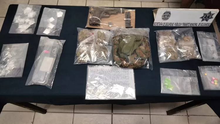 Asegurados cinco individuos con armas y drogas 