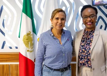 Alcaldesa de Solidaridad Lili Campos se reúne con cónsul de Estados Unidos, Dorothy Ngutter