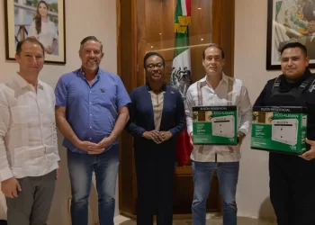 Cónsul de Estados Unidos, Dorothy Nguttter se reúne con alcalde de Tulum