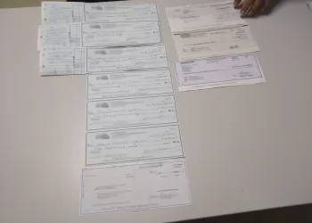 Detienen a afgano al llegar a Cancún con cheques por más de 39 mil dólares