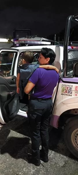 Auxilian a menor que encontraron con signos de maltrato deambulando en calles de Cancún