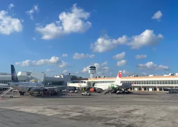 Se mantienen las jornadas de intento tráfico aéreo en Cancún 