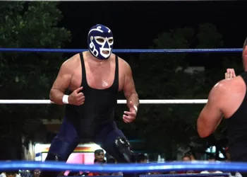 La leyenda Huracán Ramírez cautiva al público de Playa del Carmen