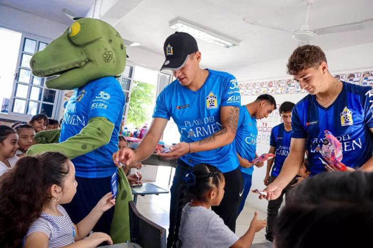 Inter Playa promueve la lectura en escuela primaria de Solidaridad