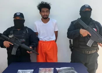 Intenta ciclista con droga escapar a una patrulla