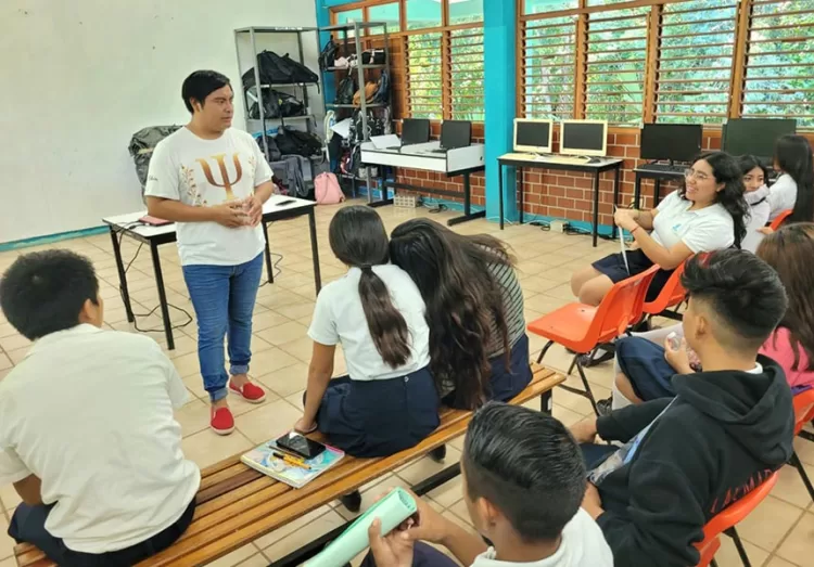 Buscan concientizar a jóvenes de Tihosuco sobre temas importantes