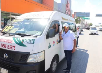 La familia taxista de Cancún es lo más importante para Rubén Carrillo