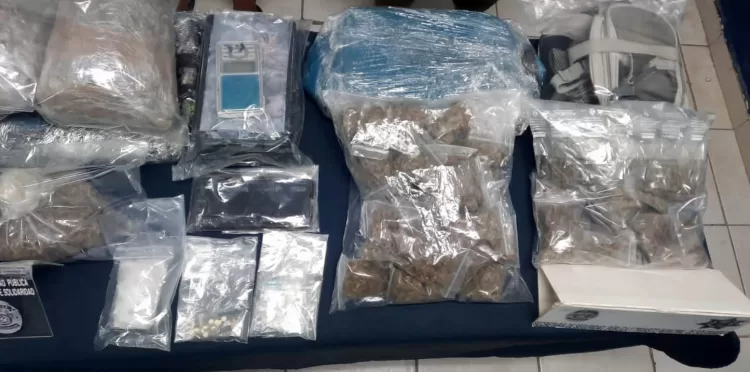 Operativos en Playa del Carmen permiten la captura de 5 personas con armas y drogas