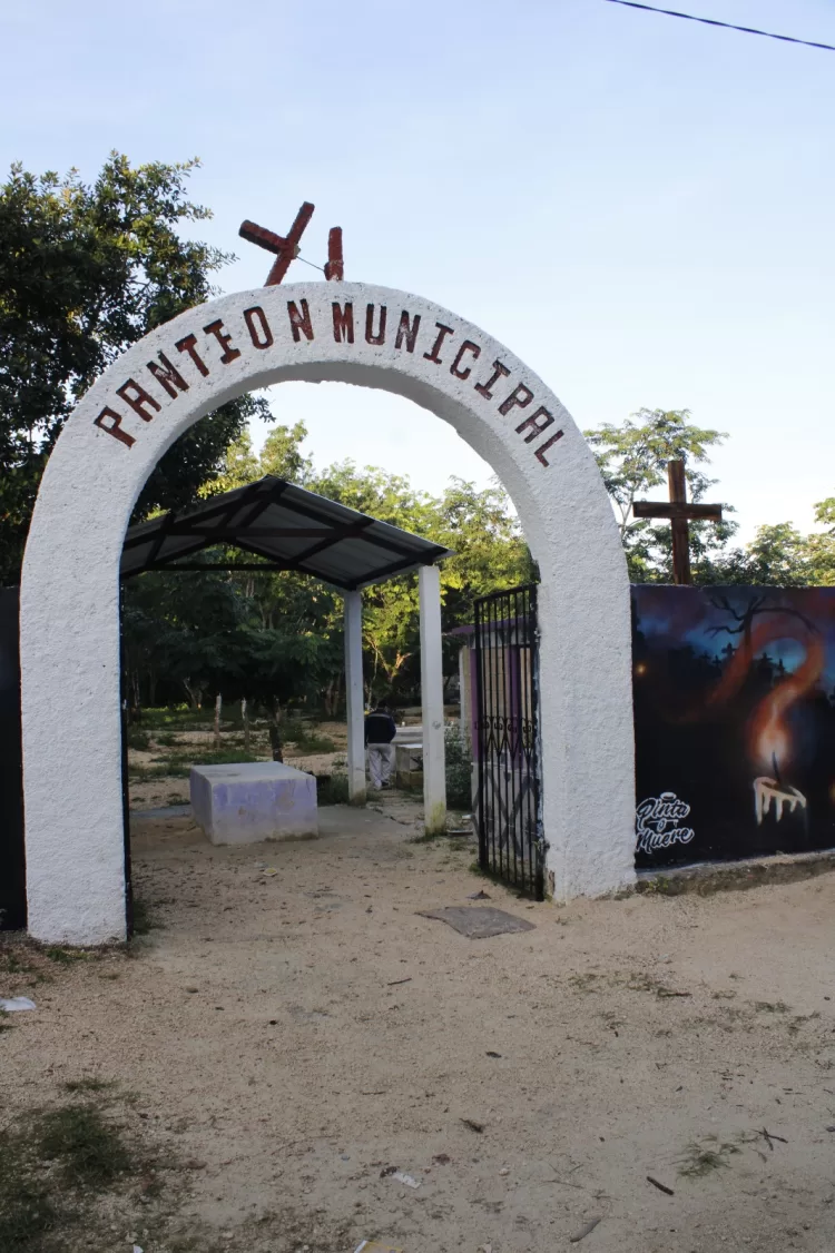 Dotarán de iluminación a los cementerios de Puerto Morelos para visitarlos hasta de noche