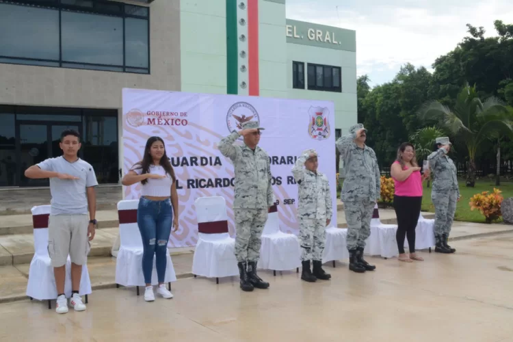 Niño forma parte de la Guardia Nacional por un día