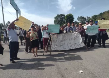 Ejidatarios de Felipe Carrillo Puerto bloquean carretera federal Mérida-Chetumal