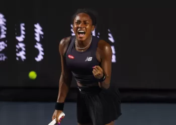 Coco Gauff derrota a Vondrousova y se mantiene con vida en las WTA Finals de Cancún