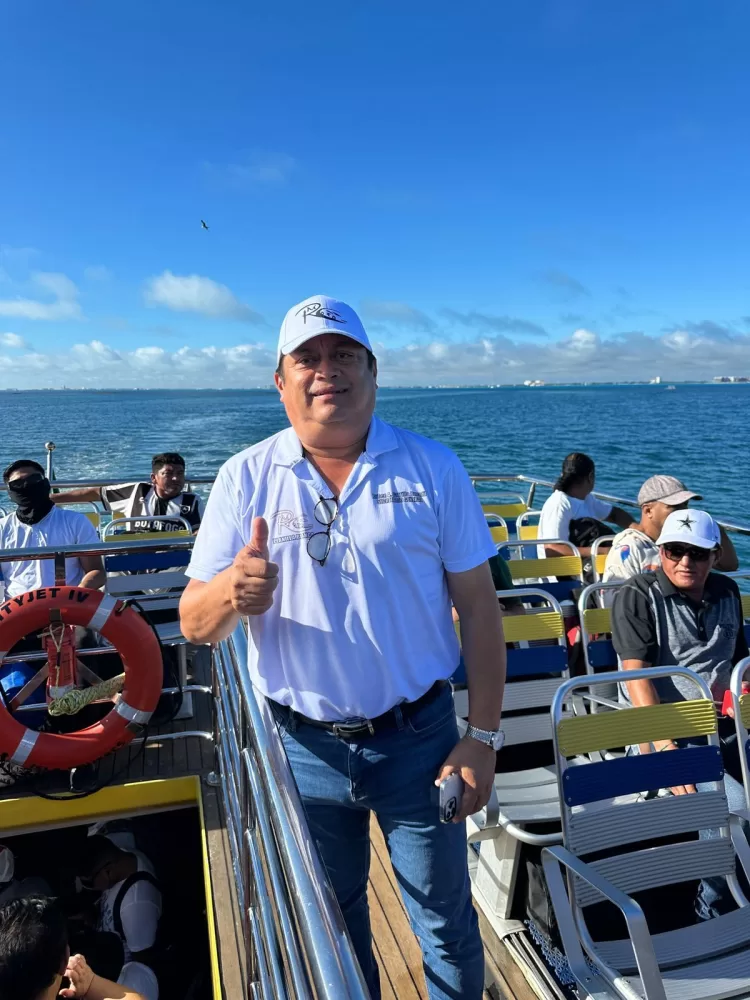 Que el taxista de Cancún, recupere el orgullo de portar el uniforme, compromiso de Rubén Carrillo