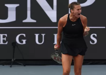 La favorita Aryna Sabalenka obtiene el segundo boleto de semifinalista en su grupo