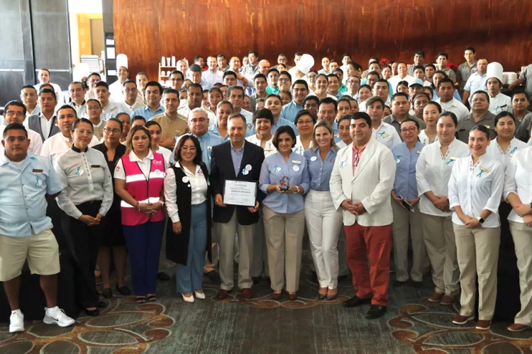 Hotel de Cancún recibe distintivo “Corazón Azul” por trabajo contra la trata de personas