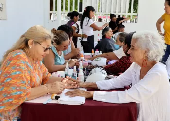 Impulsan emprendimiento de alumnas de los Centros de Desarrollo Comunitario
