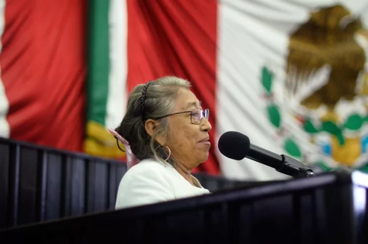 Rosa Kime recibe la Medalla al Mérito Mujer Indígena Maya