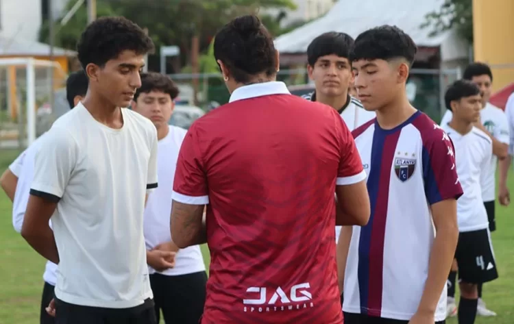 Medio centenar de jóvenes buscan una oportunidad con los Zorros de Puerto Morelos