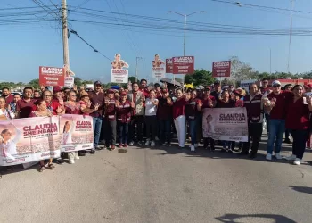 Marcha de militantes de Morena en Felipe Carrillo Puerto