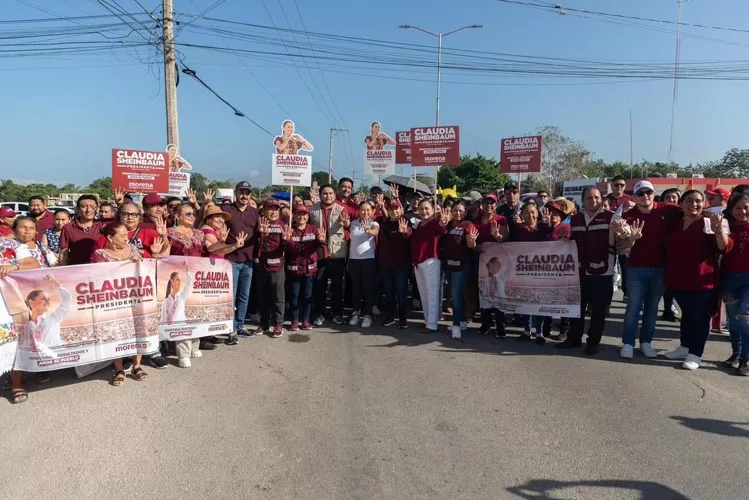 Marcha de militantes de Morena en Felipe Carrillo Puerto