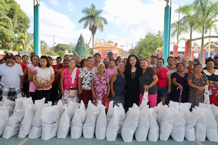 Entregan apoyos alimentarios a familias de Noh Bec, Felipe Carrillo Puerto