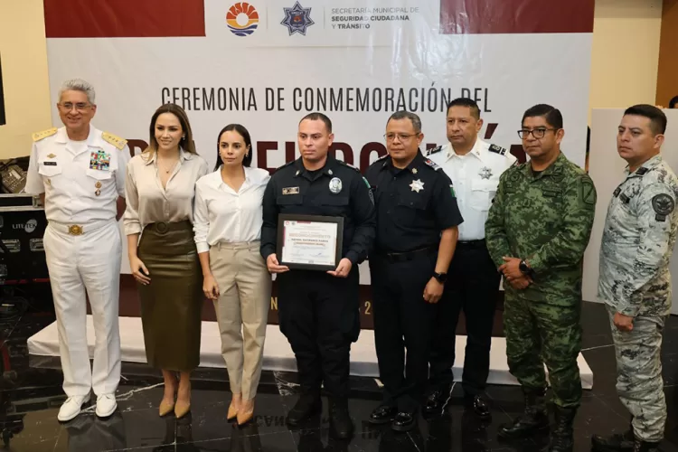 Reconocen al policía del año en Cancún
