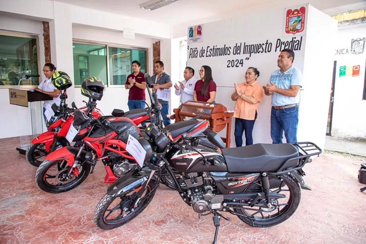Ayuntamiento de Felipe Carrillo Puerto rifa motocicletas como estímulo fiscal