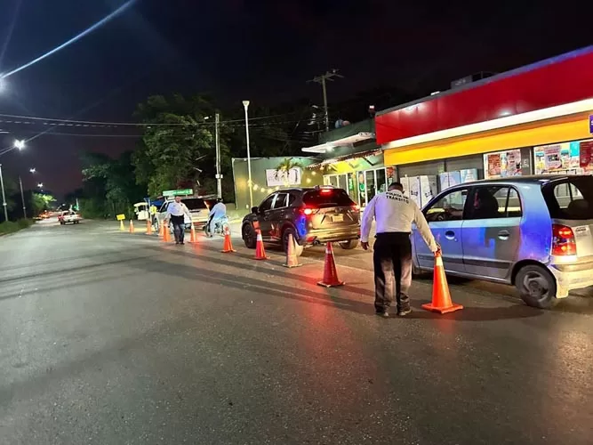 Implementan dispositivos viales para agilizar tránsito en Cancún