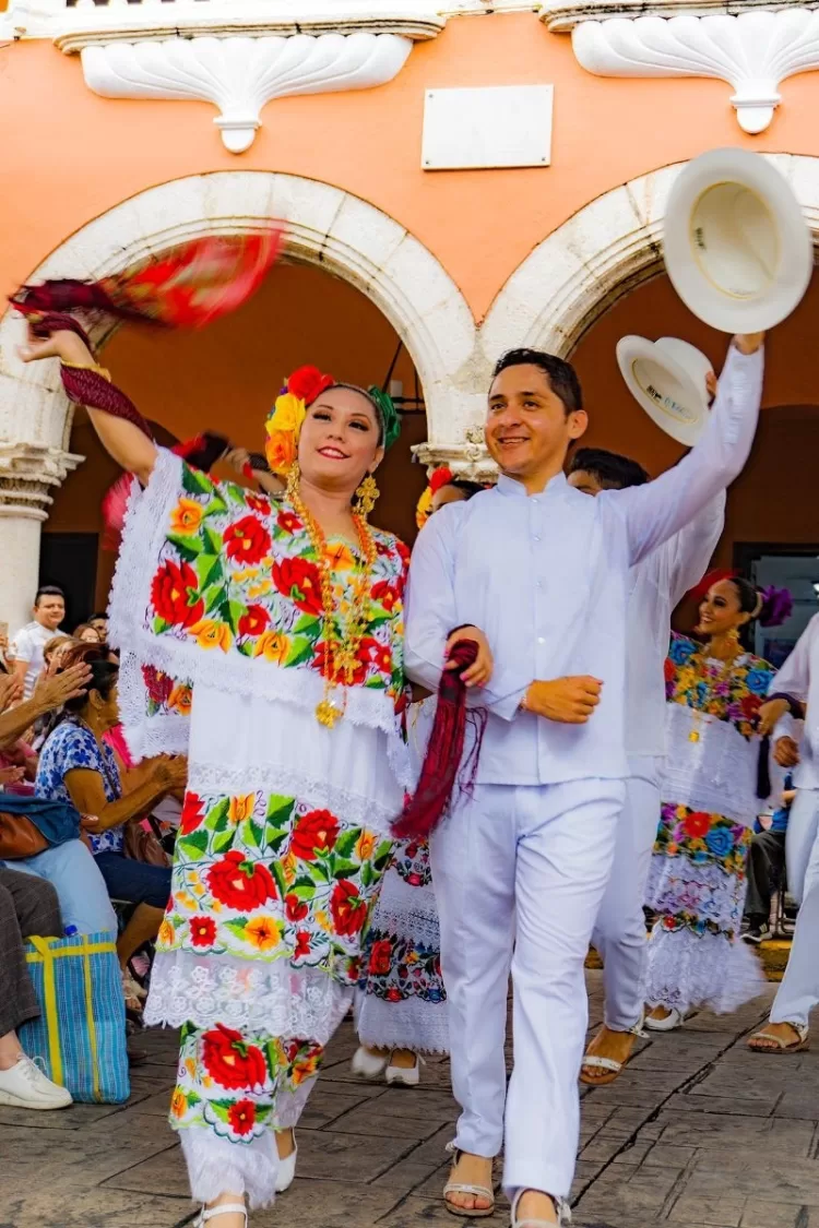 -Fotos de archivo Visita nuestro sitio de fotografía Infoqroo.com.mx Consulta las portadas del día https://galucomunicacion.com/portada/ 5 cosas divertidas para hacer en Cancún un fin de semana Ventajas del monitoreo de medios de comunicación No son huéspedes pero viven en un hotel de 5 estrellas en Puerto Morelos Delfines, tortugas y cocodrilos en un paseo por Sian ka´an Los puestos más buscados por empresas turísticas para ser más innovadoras