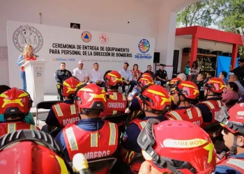 Entregan a bomberos de Solidaridad equipo de rescate de última generación