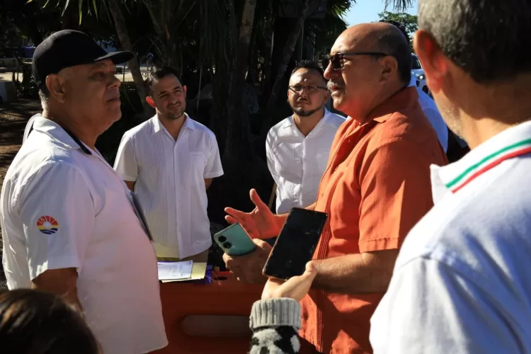 Autoridades municipales atienden queja de taxista de Cancún