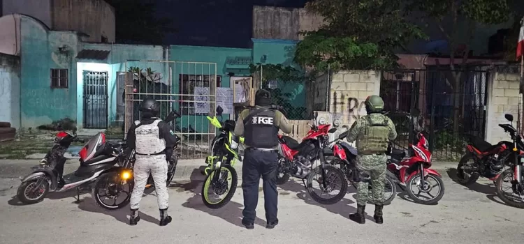 Aseguran siete motocicletas con reporte de robo durante cateo en fraccionamiento de Cancún