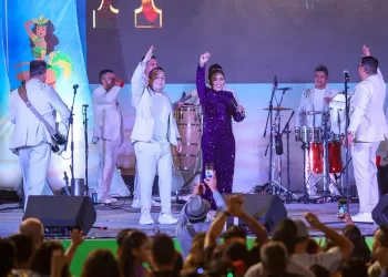 Música, baile y diversión en la segunda noche del Carnaval de Puerto Morelos