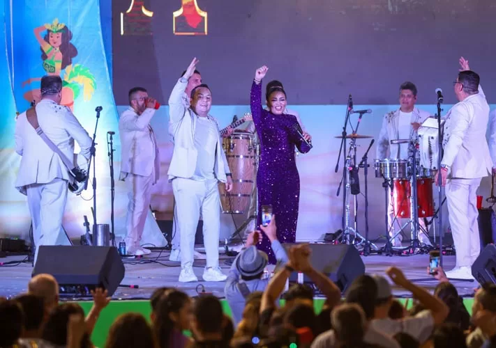 Música, baile y diversión en la segunda noche del Carnaval de Puerto Morelos