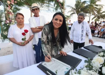 Se casan 20 parejas en las bodas colectivas de Puerto Morelos