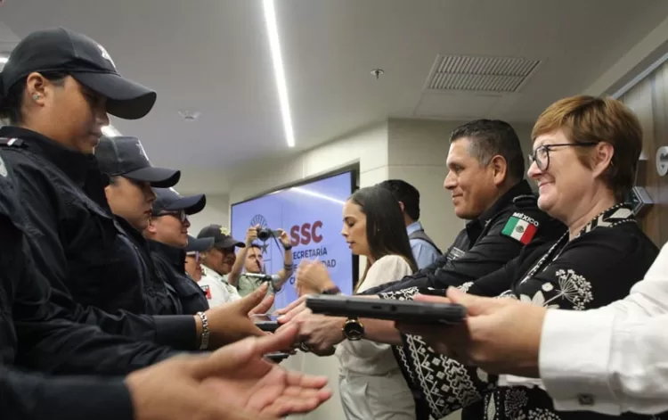 Entregan “tablets” a policías de Quintana Roo para que elaboren reportes y procesos operativos