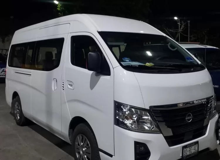 Pareja de asaltantes detenida con dos menores que llevaban en una camioneta