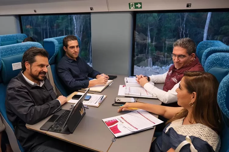 Autoridades supervisan avances de los dos nuevos hospitales