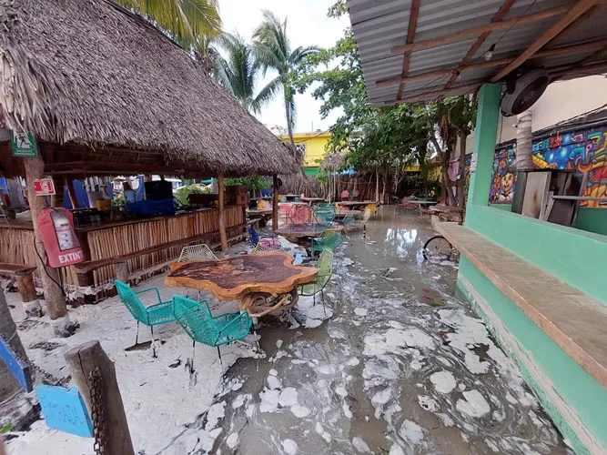 Holbox se recupera tras el paso del frente frío número 32