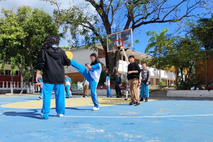 Promueven la prevención del delito con rally deportivo en una secundaria