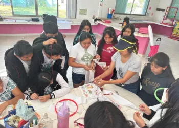 Talleres Culturales a estudiantes del Bachilleres de la comunidad maya de X-Hazil Sur