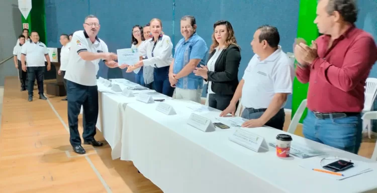 Sindicato de Taxistas clausura curso para nuevos operadores en Cancún
