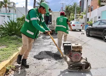 Intensifican rehabilitación de vialidades en Puerto Morelos