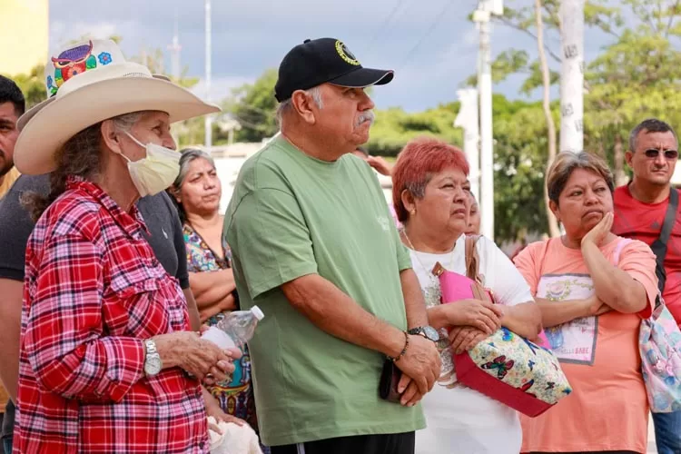 Autoridades y locatarios vigilan avance de obra en el parque de Las Palapas de Cancún