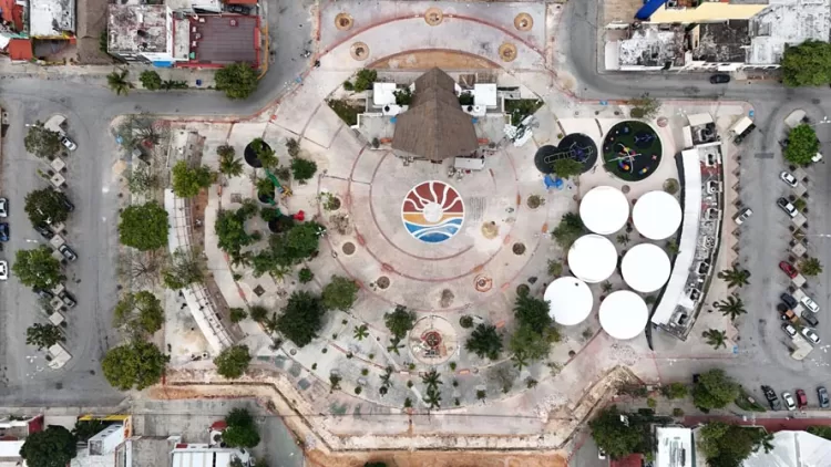 Autoridades y locatarios vigilan avance de obra en el parque de Las Palapas de Cancún