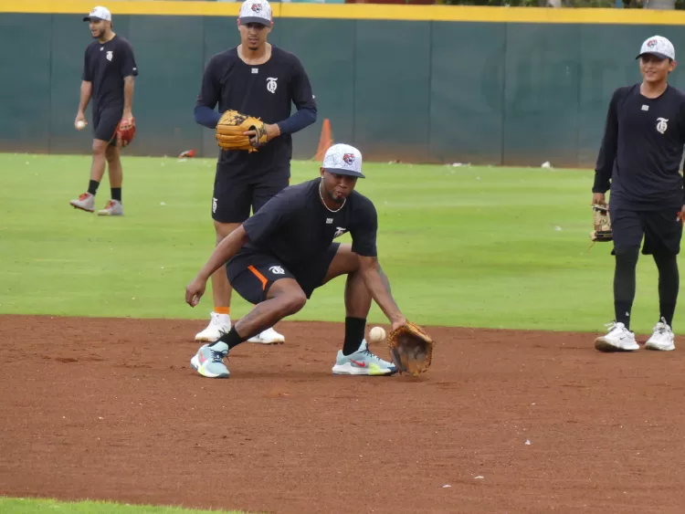 Colombiano Reynaldo Rodríguez se reporta con los Tigres de Quintana Roo