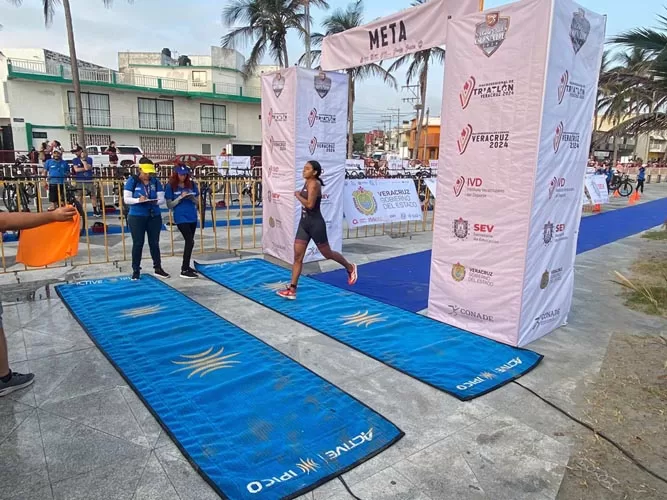 Cumplen atletas quintanarroenses en macro regional de triatlón, duatlón y acuatlón