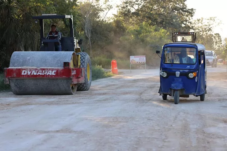 Avanzan los trabajos de pavimentación en la Avenida Perimetral de Isla Mujeres