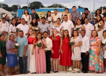 Legalizan su unión 42 parejas en las Bodas Colectivas de Isla Mujeres
